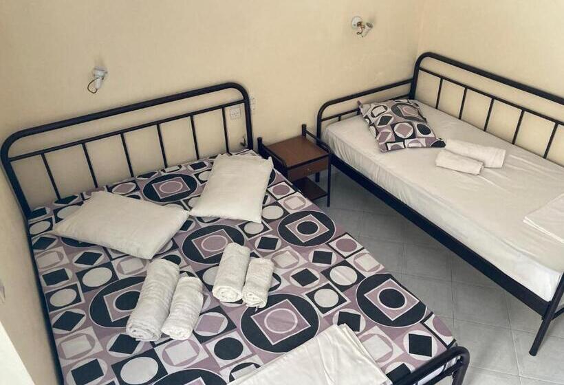 شقة غرفة واحدة, Polyxenis Rooms