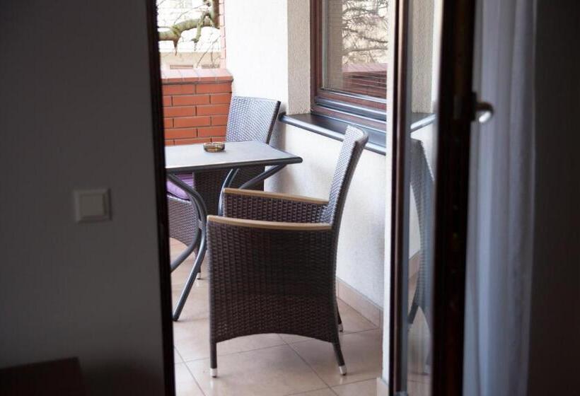 آپارتمان خانوادگی, Art Residence Apartments