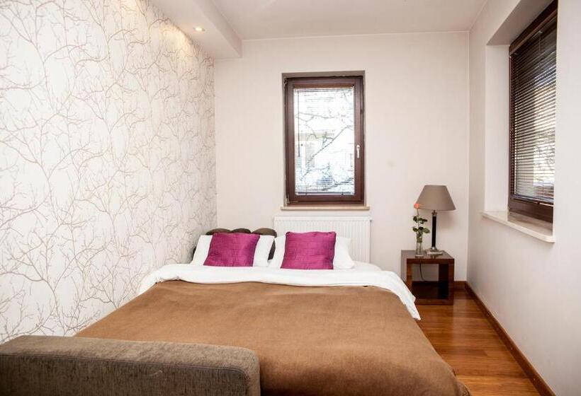 آپارتمان خانوادگی, Art Residence Apartments