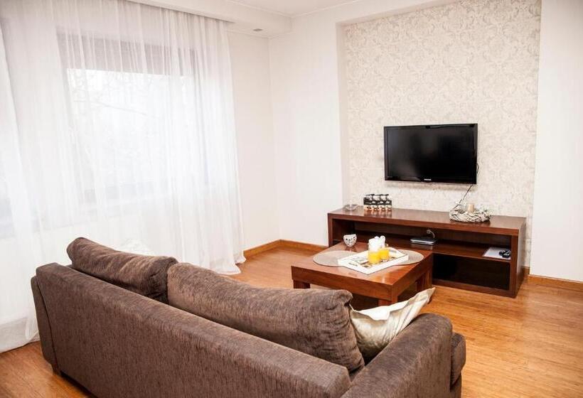آپارتمان خانوادگی, Art Residence Apartments