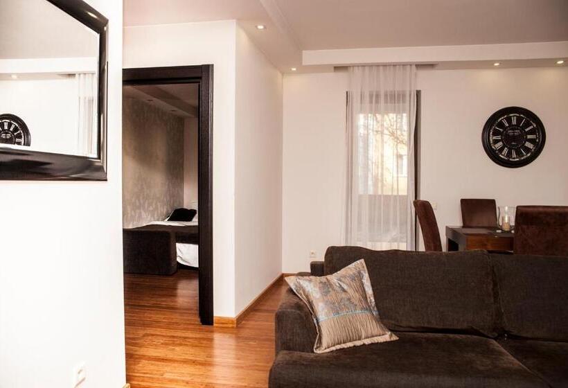 آپارتمان خانوادگی, Art Residence Apartments