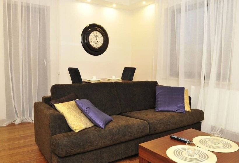 آپارتمان خانوادگی, Art Residence Apartments