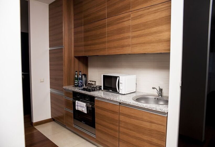 آپارتمان خانوادگی, Art Residence Apartments