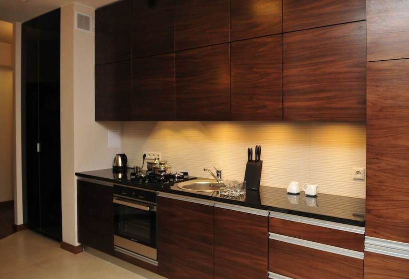 آپارتمان خانوادگی, Art Residence Apartments