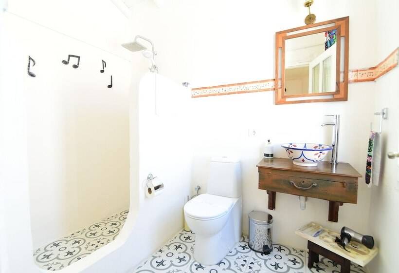 Quarto Estandar, Efnan Butik