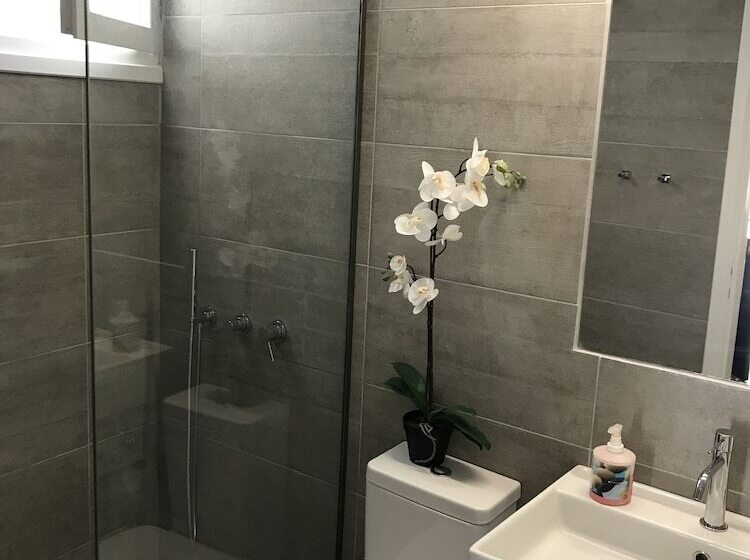 آپارتمان 1 خوابه با چشم‌انداز باغ, Big Blue Apartments