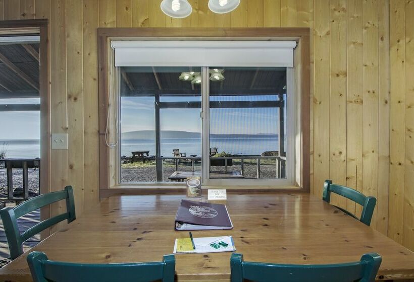 کابین, West Beach Resort
