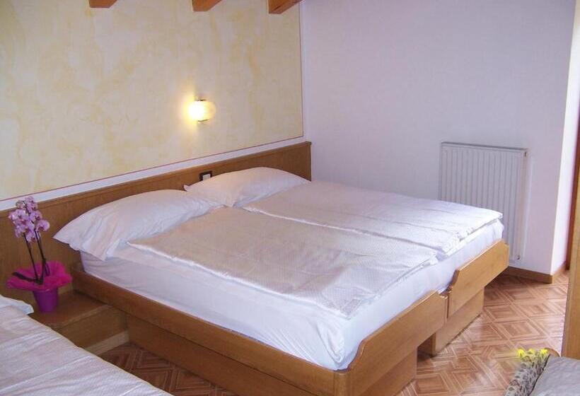 غرفة قياسية ثلاثية, Alpen Hotel Rabbi