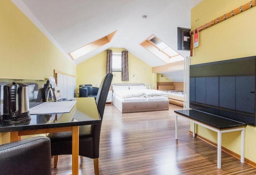 Habitación Triple Estándar, Business Pension Gasper