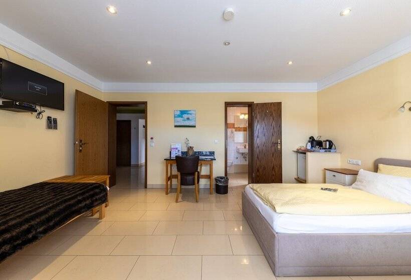Habitación Triple Estándar, Business Pension Gasper