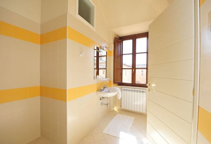 标准三人间, Chiostro Delle Monache Hostel Volterra