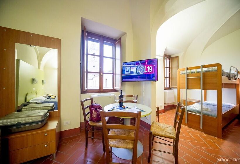 标准三人间, Chiostro Delle Monache Hostel Volterra