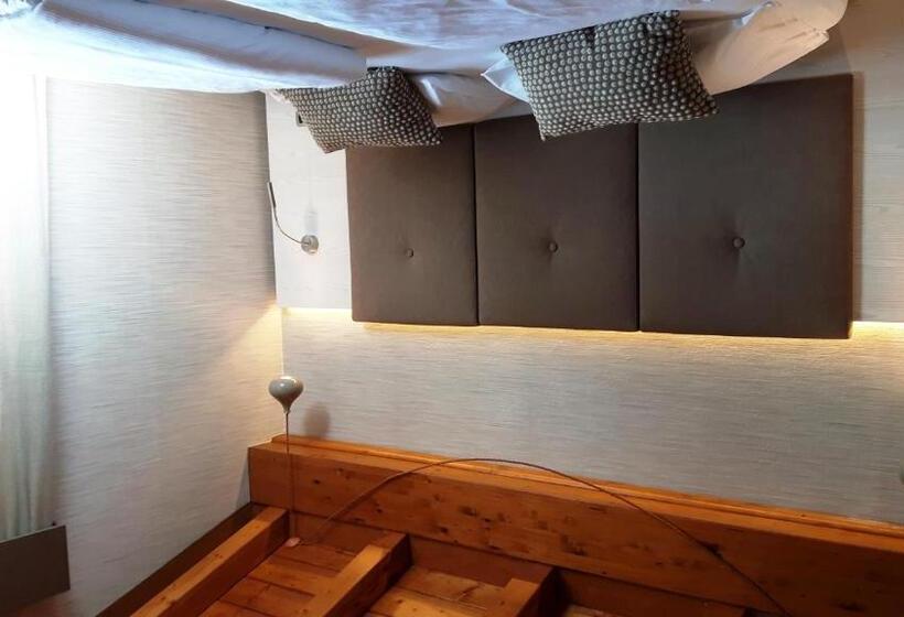 Superior room with lake view, Galvani