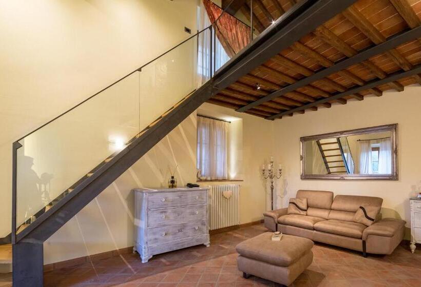 سوییت پرستیژ, Relais La Costa Historical Residence