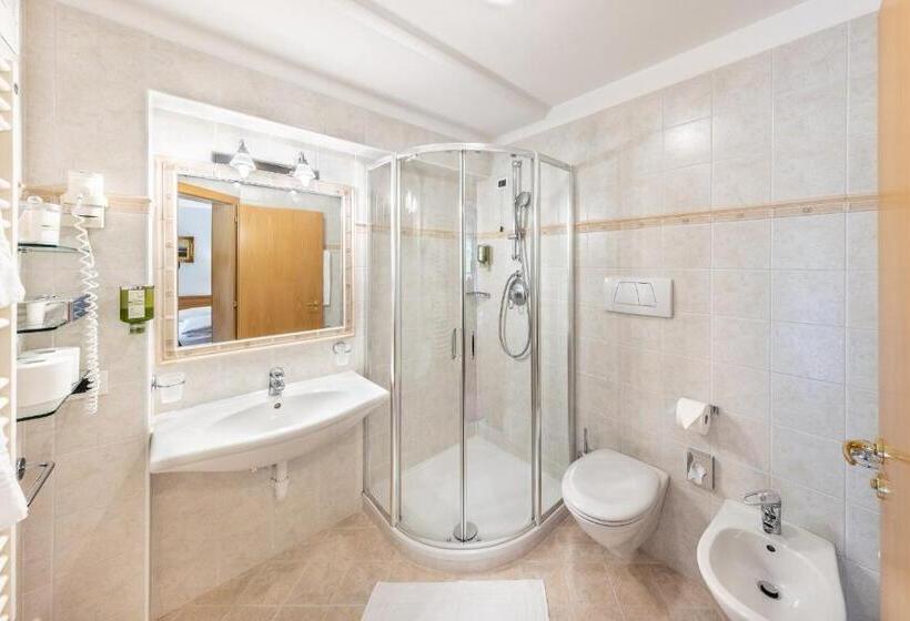 Quarto Familiar, Sellas