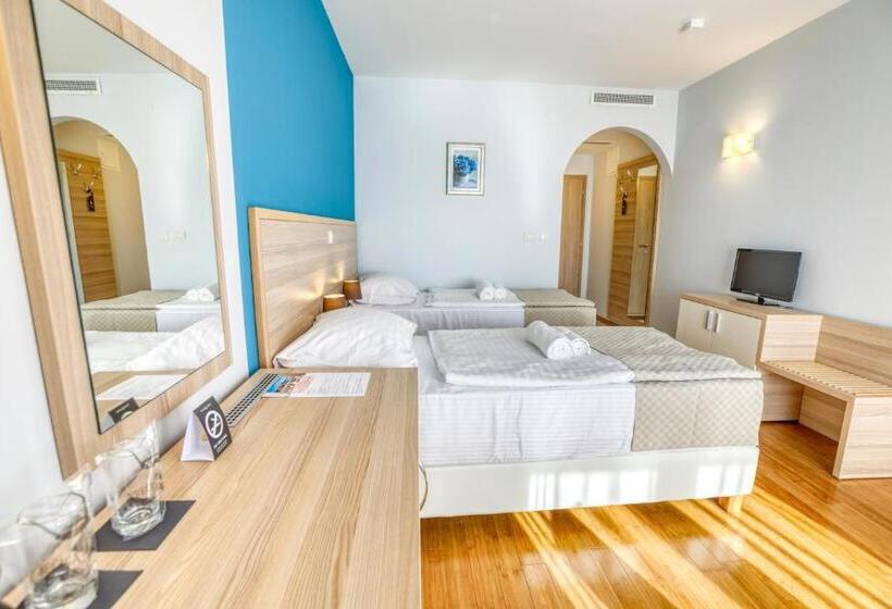 اتاق لوکس با چشم‌انداز دریا, Villa Miramar