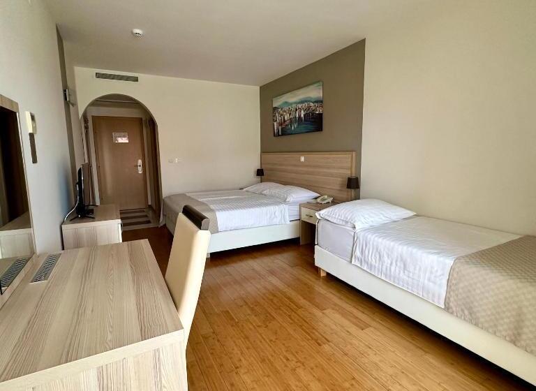 Triple Room Sea View, Villa Miramar