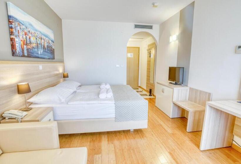 اتاق استاندارد با بالکن, Villa Miramar