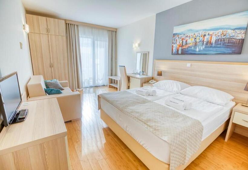 اتاق لوکس با بالکن و چشم‌انداز دریا, Villa Miramar
