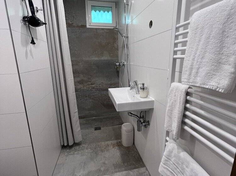 Quarto Estandar, Haus Am Wald