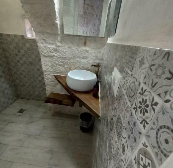 اتاق استاندارد, Giaster