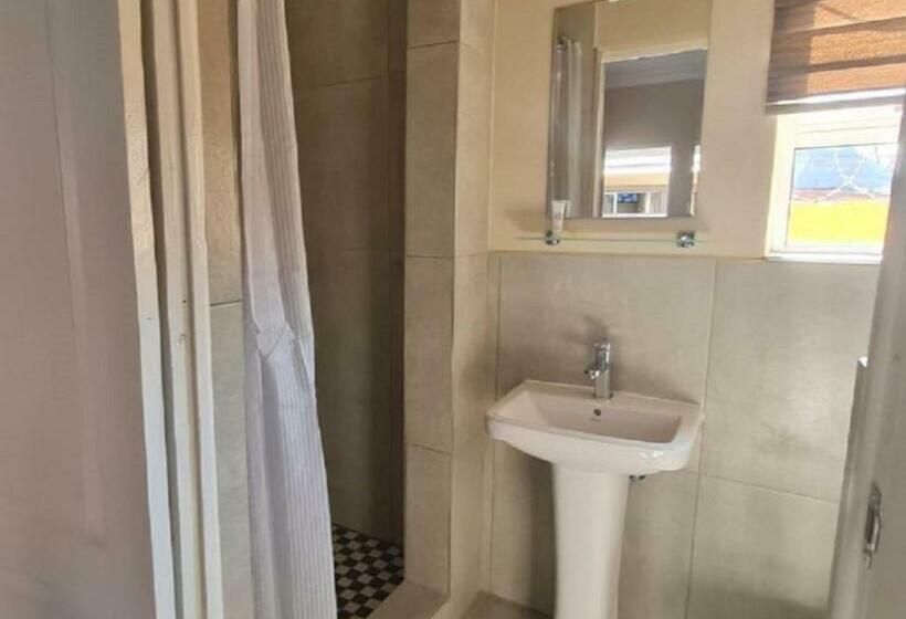 اتاق لوکس با تخت بزرگ, Benoni N12