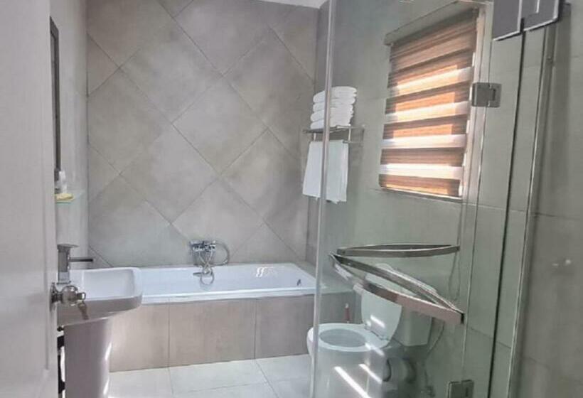 اتاق خانوادگی, Benoni N12