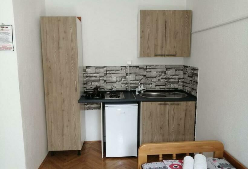 اتاق استاندارد سه نفره, Vila Visni