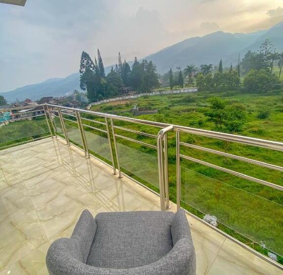 스탠다드 발코니 스튜디오, Algara Puncak