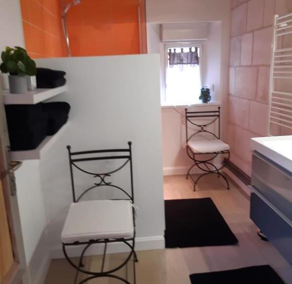 اتاق خانوادگی, Agréables Chambres D Hôtes Dans Maison Xviiie