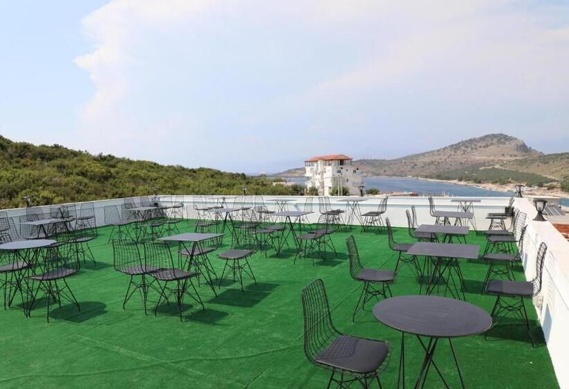 اتاق راحتی سه تخته, Golden Hill Ksamil