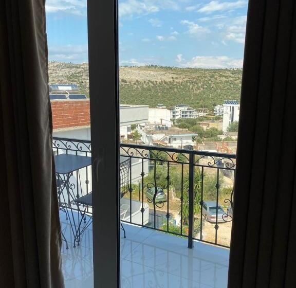 اتاق راحتی سه تخته, Golden Hill Ksamil