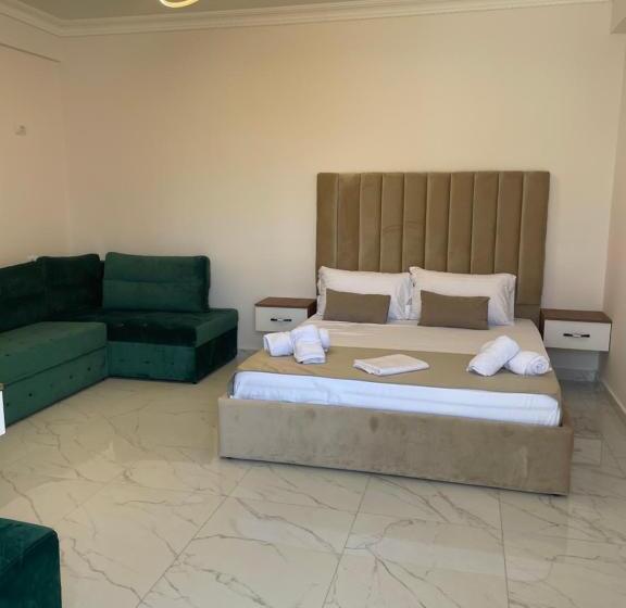 استودیوی استاندارد, Golden Hill Ksamil