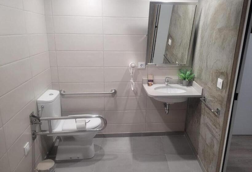 חדר סטנדרט מותאם לאדם עם מוגבלויות, Malva Hostel