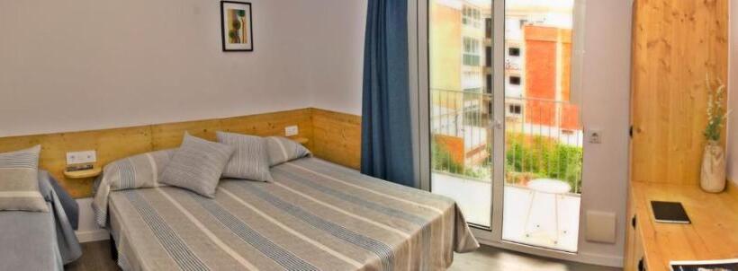 חדר סטנדרט לשלושה, Malva Hostel
