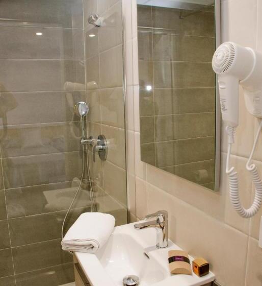חדר סטנדרט לשלושה, Malva Hostel