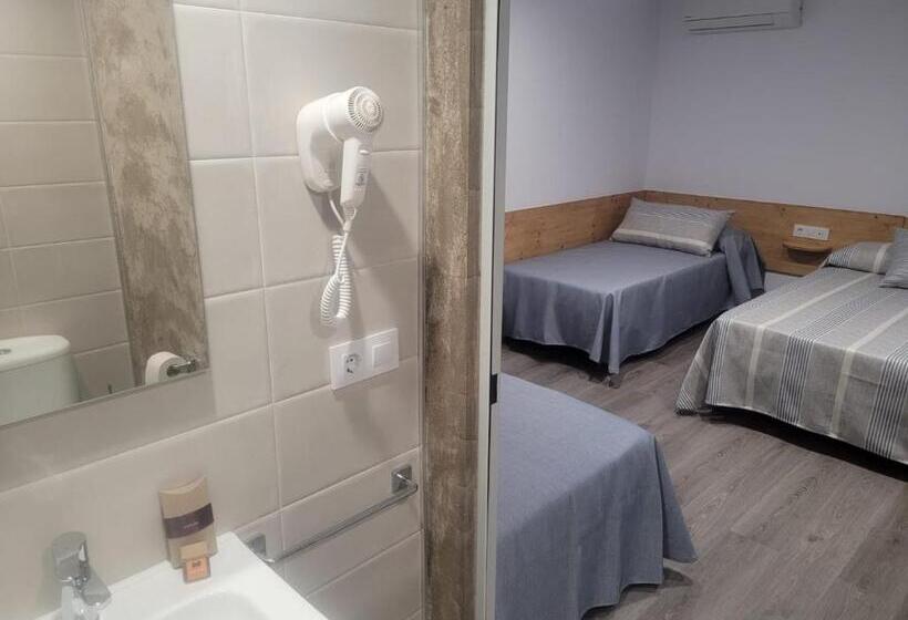 חדר סטנדרט לארבעה, Malva Hostel
