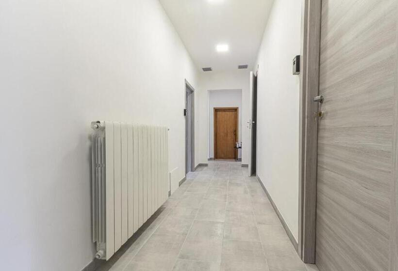 Номер Стандарт, Halloggio Sassari Economy 4p No Elevator