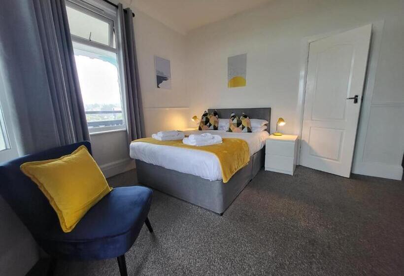 Номер Стандарт Вид на Море с Балконом, Beach Hotel Torbay B&b