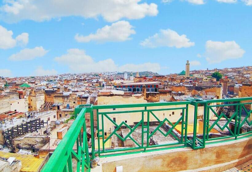 اتاق کلاسیک چهارنفره, Riad Fès Center