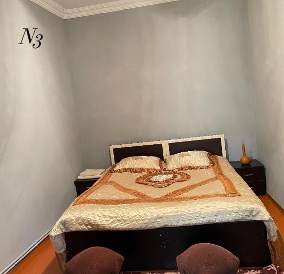 اتاق استاندارد سه نفره, Artina Guest House