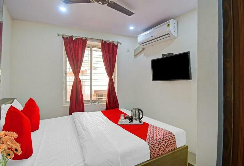 Номер Стандарт, Goroomgo Vhyom Sky Palace Near Sakherbazar Metro Station Kolkata