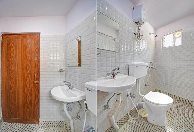 Номер Deluxe, Goroomgo Vhyom Sky Palace Near Sakherbazar Metro Station Kolkata