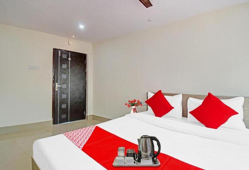 Номер Deluxe, Goroomgo Vhyom Sky Palace Near Sakherbazar Metro Station Kolkata