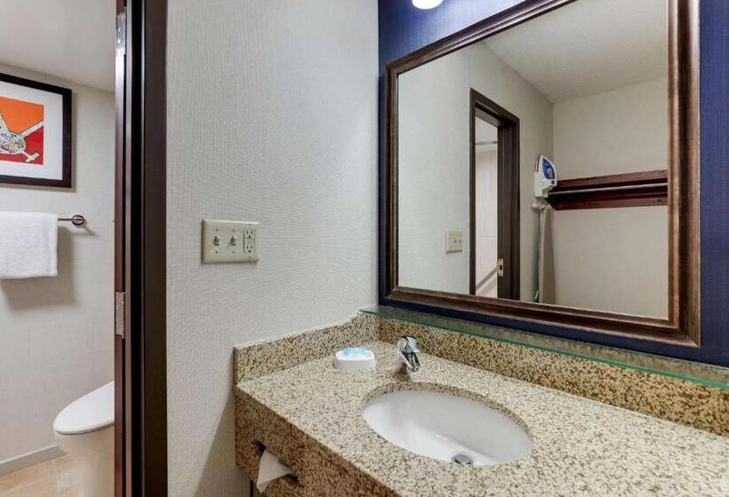 Люкс Deluxe Кровать Кинг, Drury Inn & Suites St. Louis St. Peters