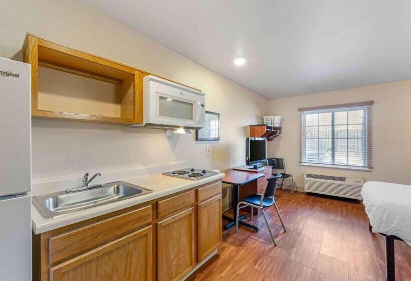 Номер Стандарт, Extended Stay America Select Suites  Cleveland  Mentor