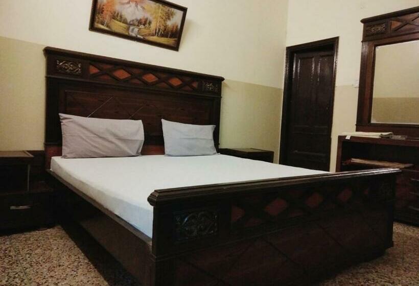 اتاق لوکس, Four Season 1 Airport Guest House