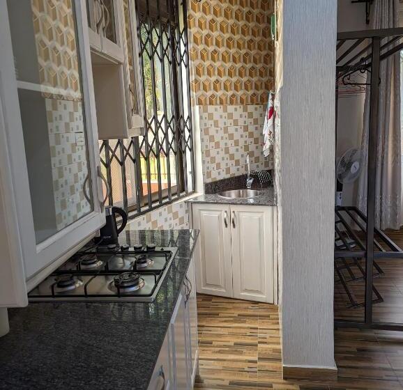 استودیوی لوکس, Oslo Gardens Bed & Breakfast