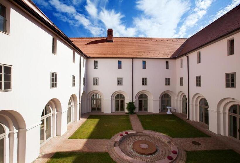 Номер Стандарт, Sopron Monastery