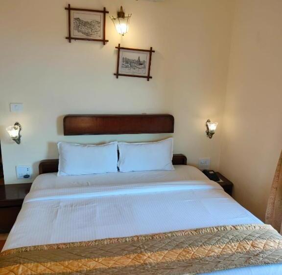 Номер Стандарт Вид на Бассейн, The Dhanhills   A Valley View Hotel In Panchgani